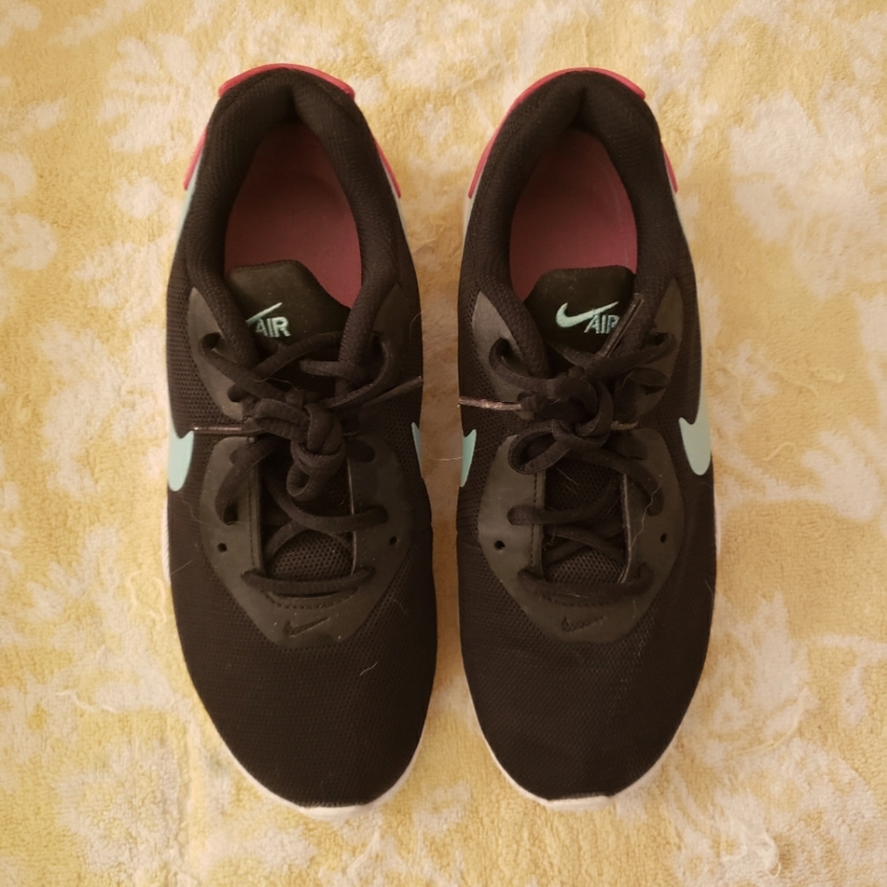 Nike air sneakers size 7